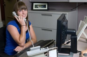 An administrative assistant answers the phone